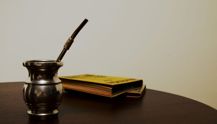 table-book-read-wood-glass-reading-815900-pxhere.com