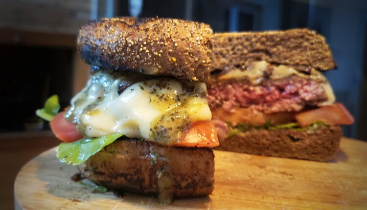 Hambúrguer com molho de erva-mate